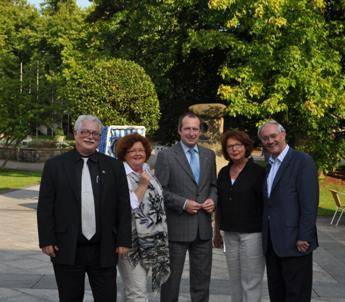 Juli 2011 - Oliver Wittke, Generalsekretär der CDU NRW und zugleich Vorsitzender unseres Bezirksverbandes Ruhr, zum Thema: "Gemeindefinanzierungsgesetz"; v. l. n. r.: Hans-Peter Huch, Hannelore Pintzke, Oliver Wittke, Heidemarie von Münchhausen, Norbert Kleine-Möllhoff